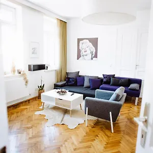 Apartment Huge Central Designer Loft With Tyrolean Touch , 160m2, Innsbruck